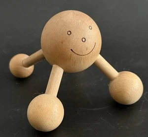 Vintage It’s Me Happy Massager Wooden Smiling Smiley Wood Massage Tool - Picture 1 of 6
