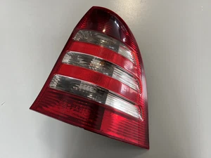 Original Mercedes Rücklicht Rückleuchte W203 Recht Kombi BJ2005-2006 A2038202464 - Bild 1 von 5