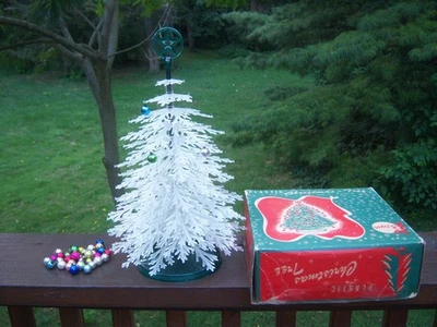 复古收藏家的 HTF PRETTY PLASCO 14 英寸塑料圣诞树原装盒 #26 — 第 1/4 张图片