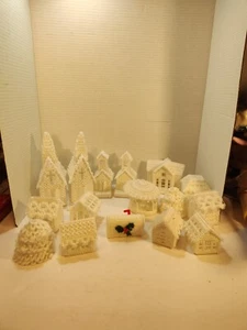 COMPLET Plastic Canvas Snow Village Christmas Cross stitch Handmade Vtg 16 Piece - Picture 1 of 15