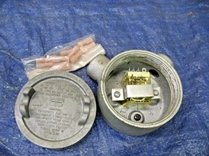 CROUSE-HINDS Nueva CAJA DE CONEXIONES GUAL-16 1/2" Hembra NPT Con RELÉ - Imagen 1 de 7
