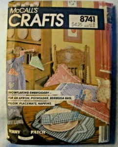 Bordado vintage de copos de nieve con patrón artesanal McCall's #8741 sin cortar - Imagen 1 de 6