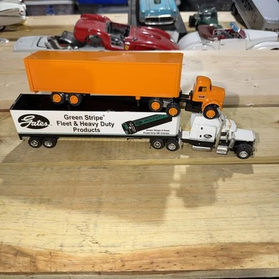 1/64 truck and trailer green stripe fleet liberty  winross yellow truck trailer - Image 1 of 4