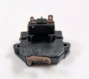 Interruptor de arranque del motor para secadora Whirlpool 782247 26843975 W10806758 - Imagen 1 de 6