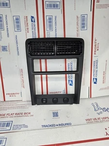 1999-2004 Ford Mustang Center Radio Bezel - Bild 1 von 9