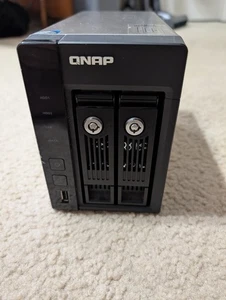 QNAP TS-269 Pro NAS 2x 2TB HDD with power adapter - Afbeelding 1 van 4