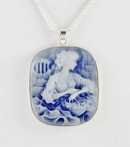 Blaue Dame mit Korb Laborgefertigte Acryl Kamee 41 x 36 mm Halskette 20" Kette Sterling - Bild 1 von 2