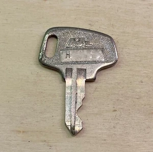 Honda Motorcycle OEM Factory Pre-Cut Key Double Groove  H6039-H7908 - Picture 1 of 3