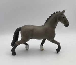 Figura gris caballo Schleich CHEVAL de SELLE STALLION 13956 - Imagen 1 de 4