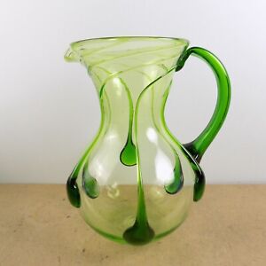 Pichet vert en verre art avec sentiers de têtard appliqués verre soufflé