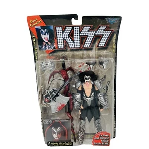 Figura de acción KISS Gene Simmons 1997 McFarlane Toys con soporte K, bajo de hacha y serpiente - Imagen 1 de 9