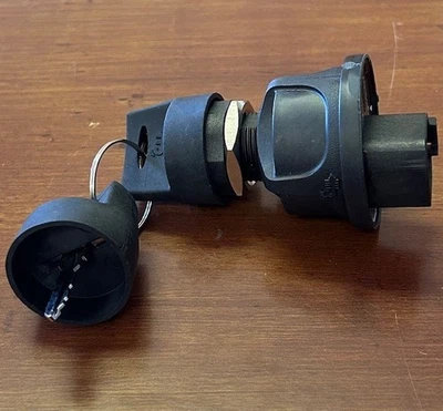 Interruptor de encendido Cole Hersee 95060-07 2 polos llave sellada apagada/encendida 2A 48Vdc Foto 1 de 3