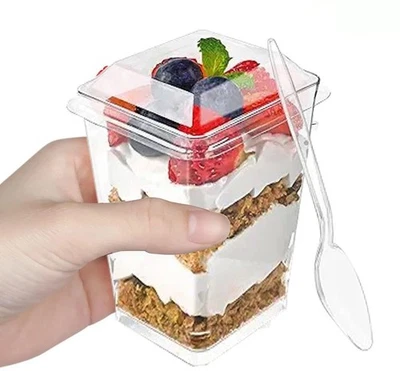 Paquete de 50 tazas de postre de plástico de 5 oz con tapas y cucharas, pudín de plátano para llevar Foto 1 de 3