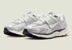 Nike Zoom Vomero 5 Women's Size 10 Photon Dust/Chrome-Gridiron FD0884 025 - Picture 1 of 8