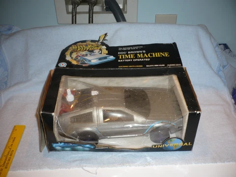 Back to the Future Doc Brown's Time Machine DeLorean Placo Toy Vintage 1992 free Cover