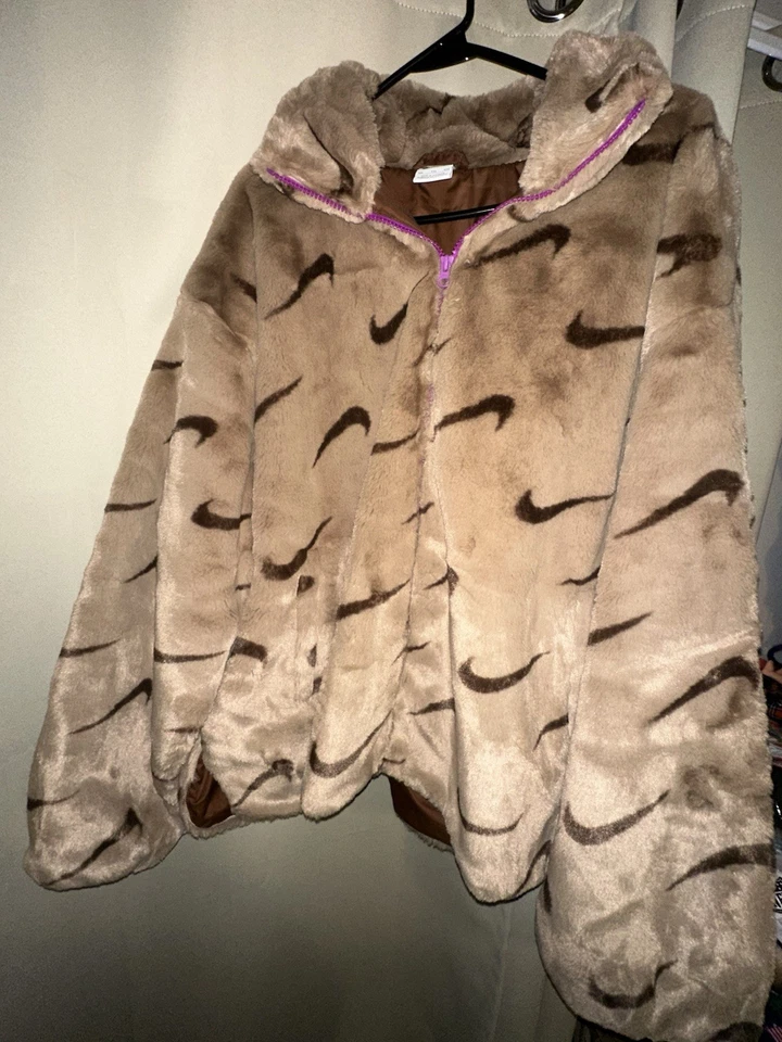 Nike Sportswear AOP Chaqueta de Piel Sintética en Marrón Mujer’s Talla XXL Foto 1 de 4