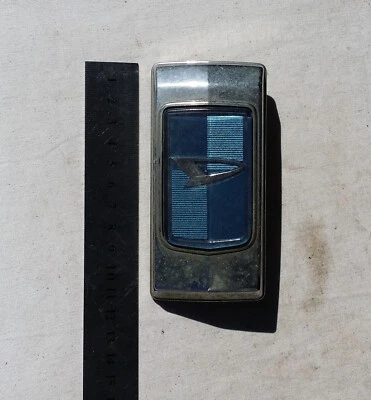 Old Original Daihatsu Grill Plastic Badge - Image 1 of 4