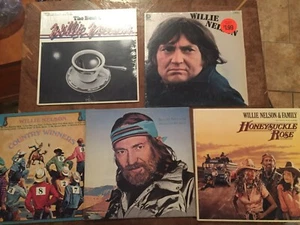 WILLIE NELSON- VINYL RECORD LOT X5- BEST OF, COUNTRY WINNERS, HONEYSUCKLE, ETC - Picture 1 of 2