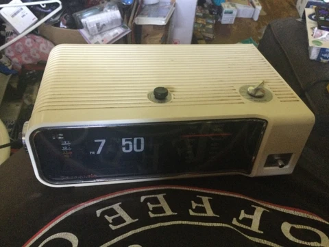 Beautiful Vintage Panasonic Digital Flip Clock Alarm Radio RC-6003 Cover