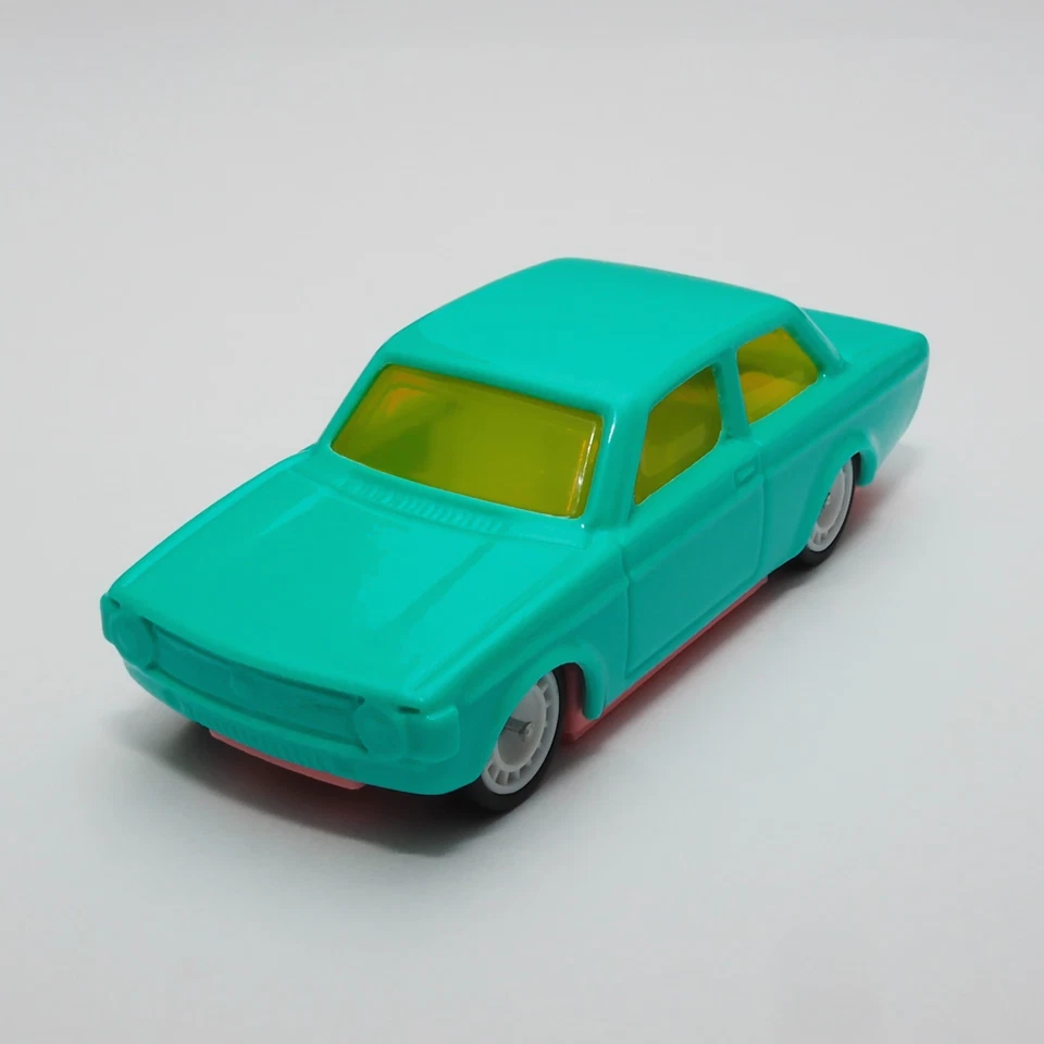 Wheel House Retro 1:64 Diecast Volvo Car - Selecciona entre 6 colores y cajas únicas Foto 1 de 1