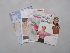4 KNIT CROCHET PATTERN BOOKS HATS BAGS BULKY SWEATERS TUNISIAN DISHCLOTHS BASICS - Foto 1 di 5