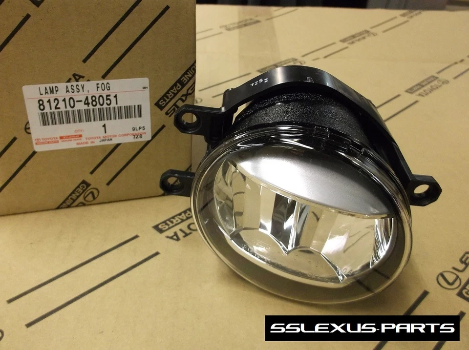 Lexus IS250 IS350 IS200T (2015-2017) OEM Genuine RH Side LED FOG LIGHT - LAMP - Image 1 of 1
