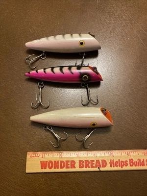 Лот из 3 ВИНТАЖНЫХ ДЕРЕВЯННЫХ ПРИМАНОК ДЛЯ ЛОСОСЯ НЕИЗВЕСТНЫЕ Martin Heddon Maygard?? - Изображение 1 из 4