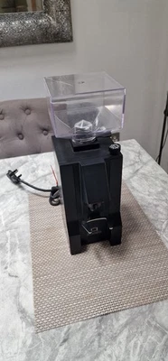 Molinillo de rebabas plano Eureka Mignon Silenzio 50 mm - negro mate - hecho en Italia Foto 1 de 4