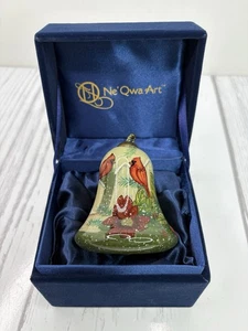 Ne'Qwa Arte “Cardenales” Campana Navidad Vidrio Adorno Susan Winget 407 - Imagen 1 de 9