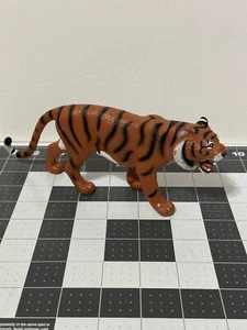 Realistic Wildlife Animal Tiger Figure Toy 2013 Made in China - Picture 1 of 6