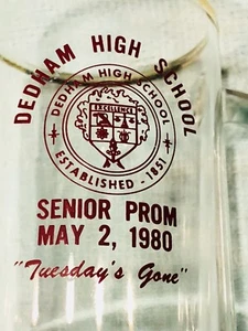 "Dedham Highschool Becher 2. Mai 1980 Senior Abschlussball ""Tuesday's Gone""" - Bild 1 von 4