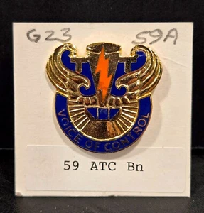 Pin de escudo de unidad de control de tráfico aéreo 59 del ejército de Estados Unidos (voz de control) - Imagen 1 de 2
