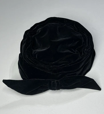 Sombrero de colección Bonwit Teller terciopelo turbina pastillero con lazo negro Foto 1 de 4