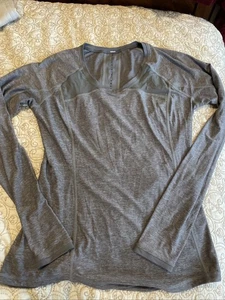 Lululemon grau V-Ausschnitt Langarm Pullover Shirt Gr. 8 - Bild 1 von 9