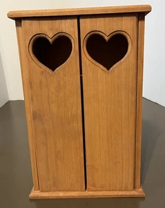 Wood Double Door Wall Cabinet with Hinged Door & Shelves Heart Cutout’s Hooks - Bild 1 von 10