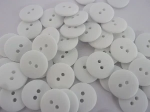 Pack Of 50 Matt Smartie Buttons Polyester 18mm White Sewing Knits R89 - Picture 1 of 2