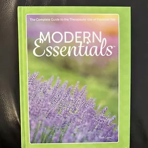 Modern Essentials 10th Edition, Essential Oil Reference Book featuring doTERRA - Foto 1 di 7