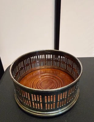 Vintage Banhado a Prata Garrafa de Vinho Coaster Perfurado Lateral Base de Feltro Inglaterra - Imagem 1 de 4