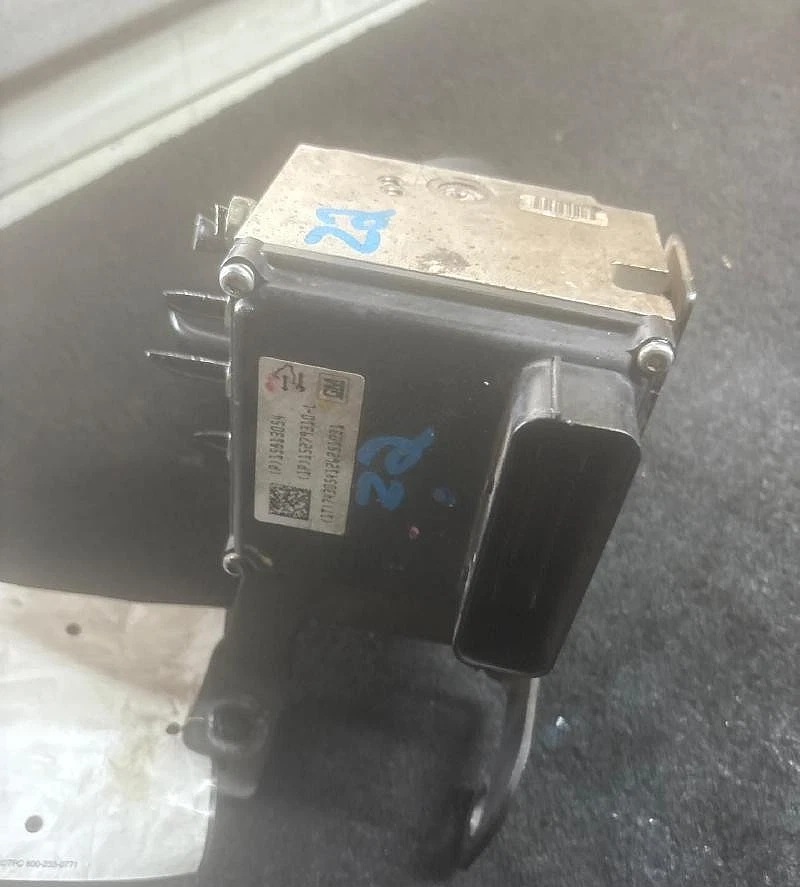 2006 GMC Envoy XL ABS Anti-Lock Brake Pump Assembly w/o brake cntrl ID 15798326 - Image 1 of 4