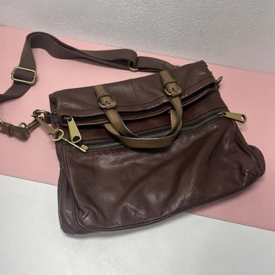 Bolso de Mano de Cuero FOSSIL Explorer MARRÓN Plegable Bandolera Correa Usado en Excelente Condición Foto 1 de 4