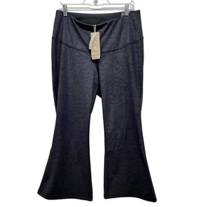 Adidas Damen Leggings Flared High-Rise Tight Fit mit dezentem Leopardenmuster 1X - Bild 1 von 15