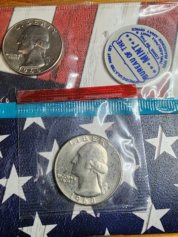 1968 P & D Washington Quarter Coin Set (2 Coins) *MINT CELLO*  **FREE SHIPPING** Cover