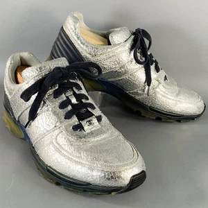 Chanel Größe 11 Metallic Silber Navy Crackled Leder Schnürschuhe Sneaker - Bild 1 von 9