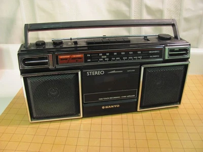 De colección Sanyo M 9703 AM FM Estéreo Radio Cassette Reproductor de Cinta Música Boombox Foto 1 de 4
