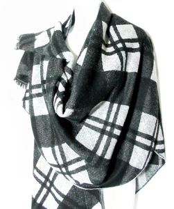 Shawl Wrap Large Black Gray Plaid Soft Acrylic Knit 72" x 32" Unbranded - Picture 1 of 4