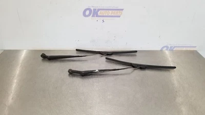 89 NISSAN 300ZX Z31 WINDSHIELD WIPER ARM SET PAIR - Image 1 of 4