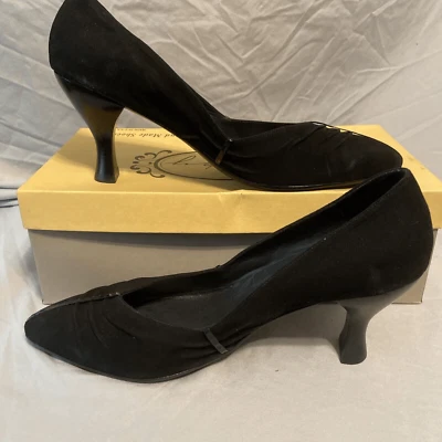 Salpy EE. UU. Tiffany Negro Gamuza Punta Punta Punta Bomba Gatito Tacones Talla 10 Venta al por menor: $390 Foto 1 de 4