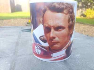 Taza tributo Niki Lauda Fórmula Uno Leyenda 11oz nueva regalo de cumpleaños Navidad - Imagen 1 de 6