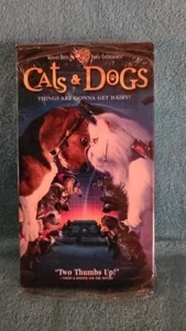 Cats & Dogs VHS Action Comedy Jeff Goldblum Elizabeth Perkins LIKE NEW - Bild 1 von 2
