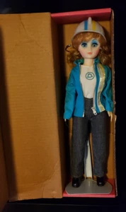 Vintage Bell Atlantic Puppe 15 Zoll groß mit Ständer weiß Puppe kastanienbraunes Haar OVP - Bild 1 von 6